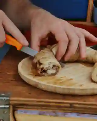Georg is cutting the Cinnamon Roll.